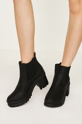 BLACK CHUNKY UNIT ANKLE BOOT