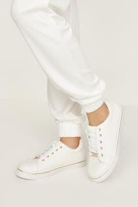 WHITE SPORTY GOLDLINE LACE UP LEISURE TRAINER
